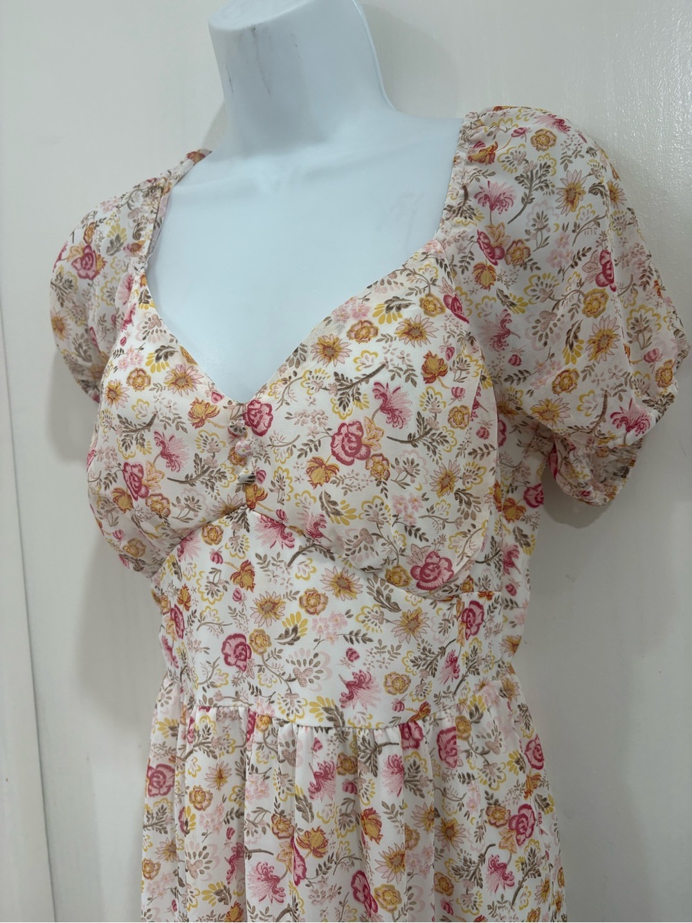 Cottagecore peasant Floral Puff-Sleeve Midi Dress in Cream pink and yellow - Picture 3 of 10